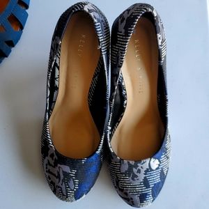 Kelly & Katie Larissa Navy Roses Pumps Size 7.5